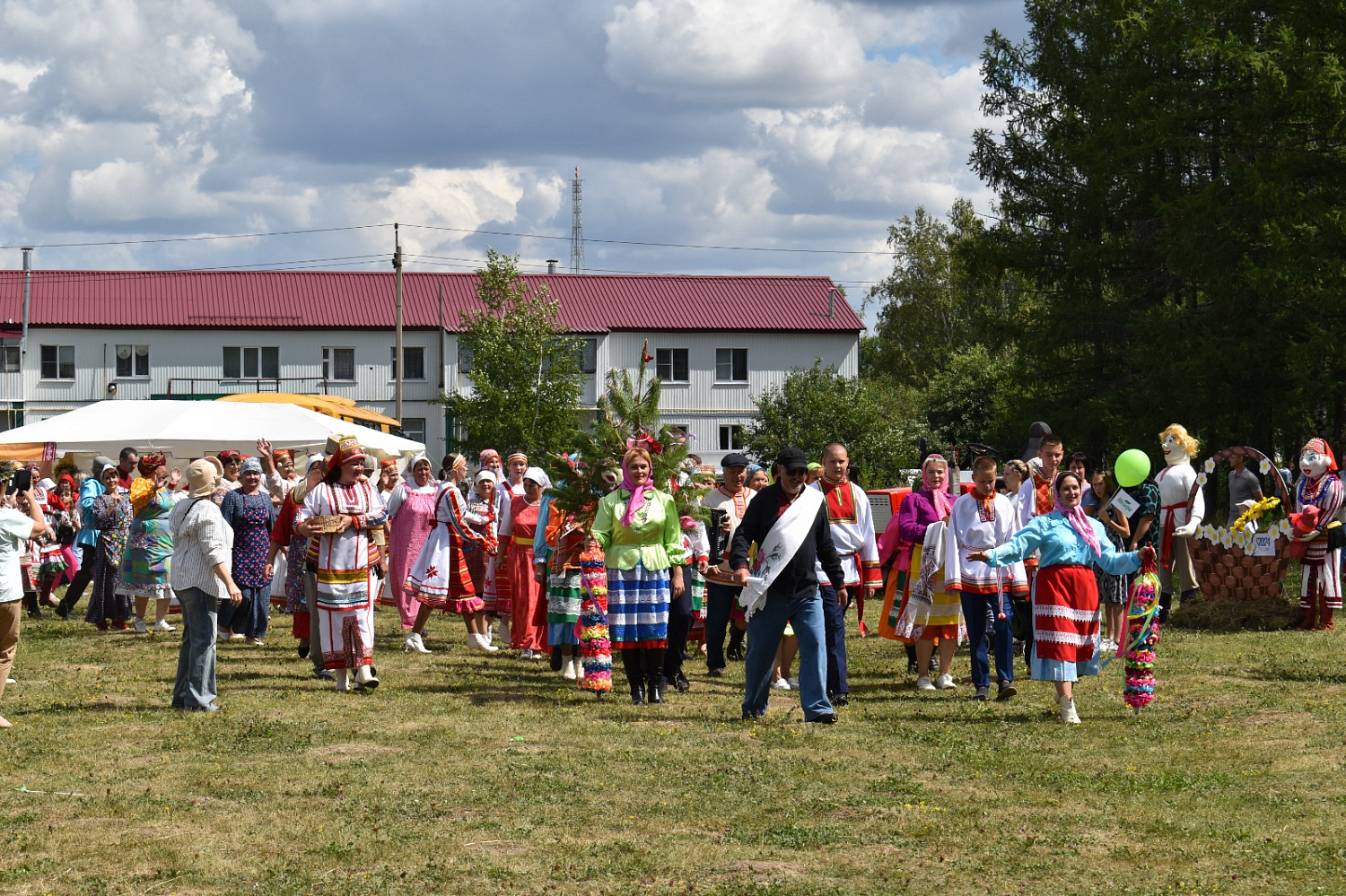 В Республике Мордовия с большим размахом прошел Республиканский национально-фольклорный праздник "Велень озкс"